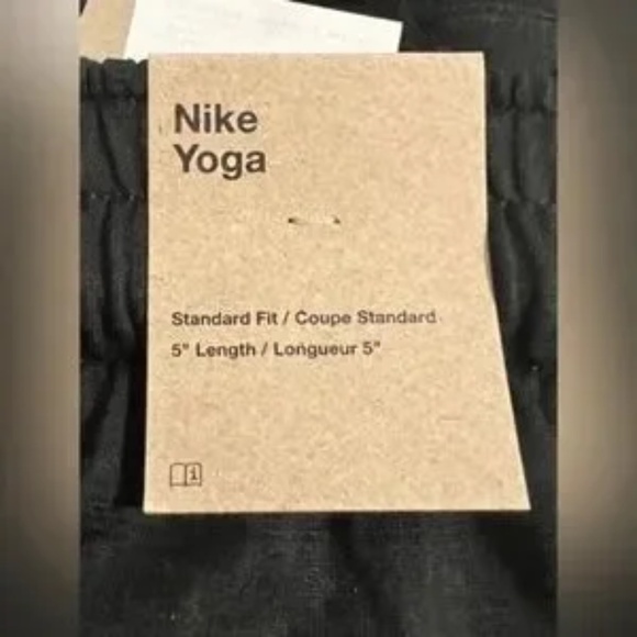 Nike Black Yoga Training Shorts 5" Length Size Large - Picture 5 of 6